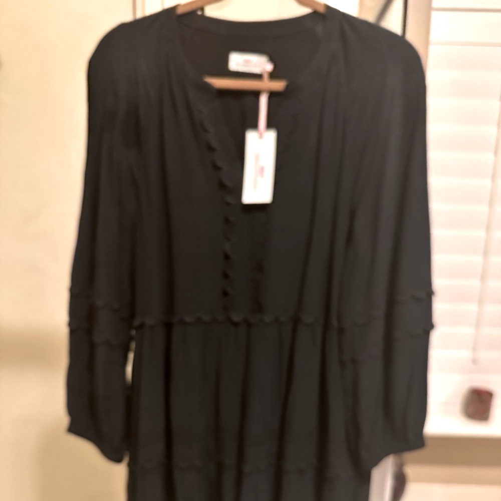 Brand new never worn Blank Vineyard Vines dress w/ scalloped layers